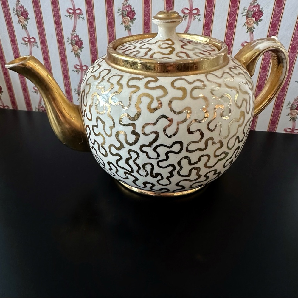 Sudlow’s Burslem English Teapot with Gold Squiggles